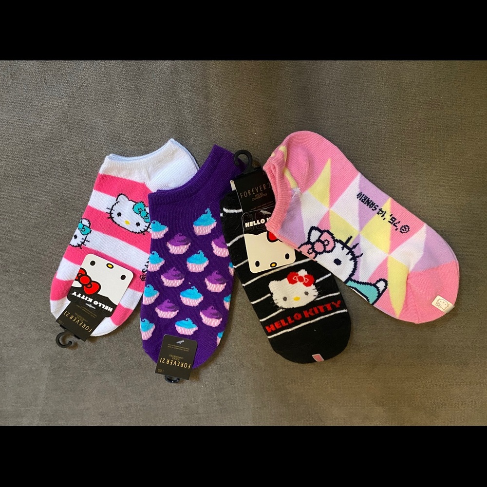 Hello Kitty & cupcake ankle socks NWT